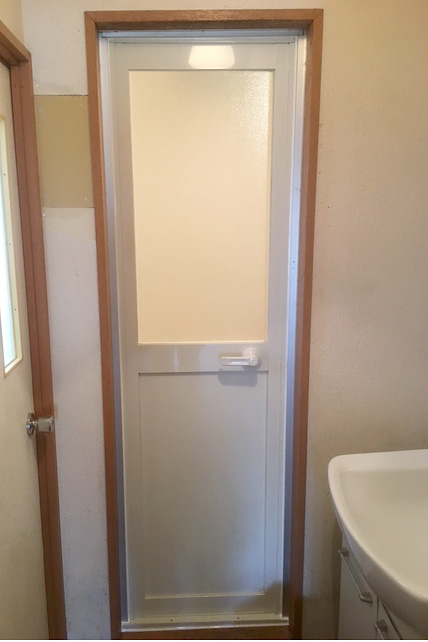 浴室ドア取替え　施工後