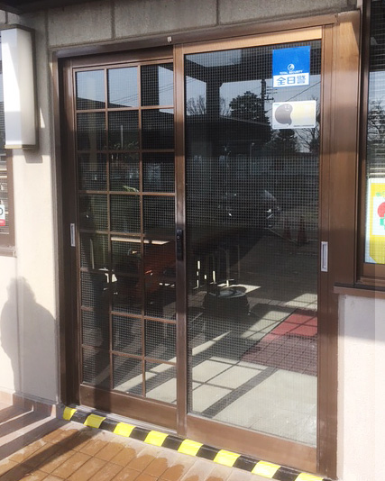 オフィス出入口　取替　施工前